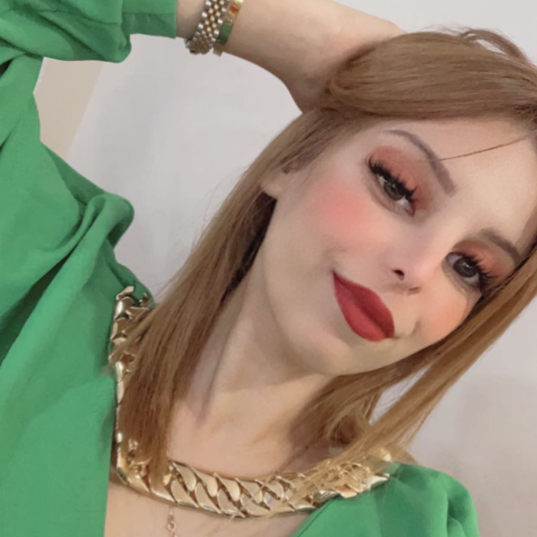 Portrait public de Dounia Lashes